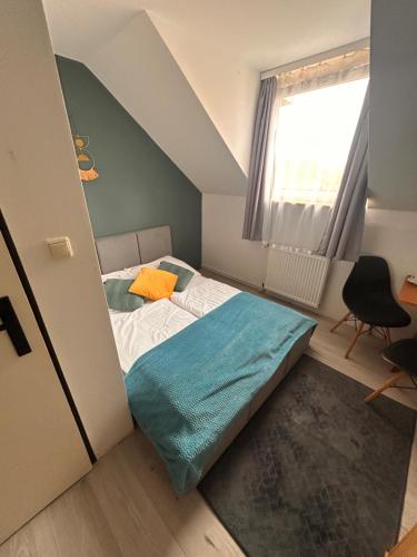 Ένα ή περισσότερα κρεβάτια σε δωμάτιο στο Pokoje I Apartamenty Polna 19