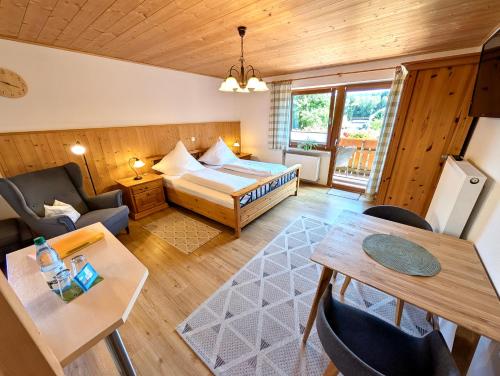 Postel nebo postele na pokoji v ubytování Gästehaus Philipp