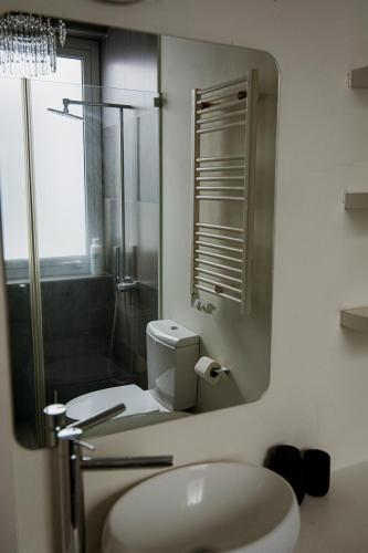 Ένα μπάνιο στο In53 Guest House