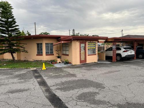 a car parked in front of a gas station at Slumberland Motel in Sanford