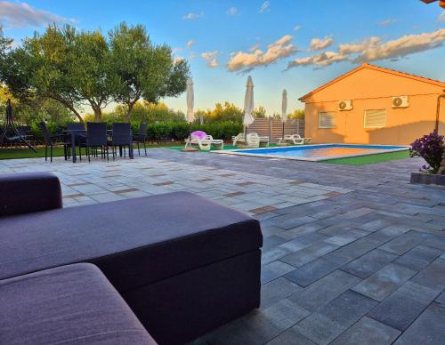 Gallery image of Countryside holiday home - pool - big terrace in Benkovac