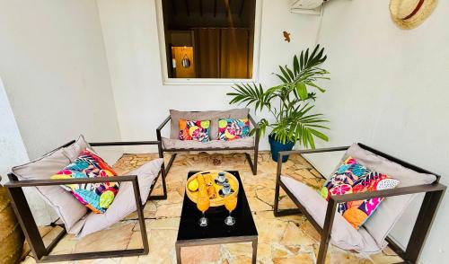 a living room with two chairs and a table at Géko, piscine, jardin, paisible in Sainte-Luce