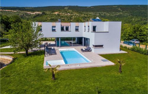 Stunning Home In Donji Prolozac With Sauna