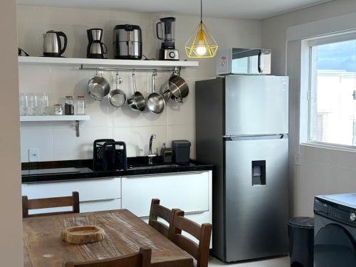 Kuchyň nebo kuchyňský kout v ubytování Apartamento com ar-condicionado, Wi-Fi no Campeche e estacionamento gratuito