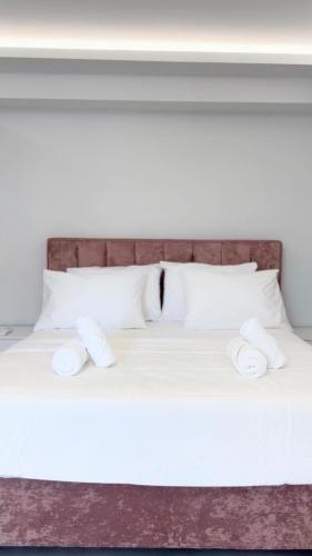 a white bed with two pillows on it at Casa di Giò in Ksamil