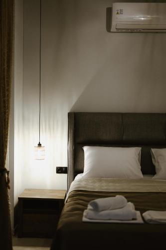 Postel nebo postele na pokoji v ubytování Siel simple elegance Volos