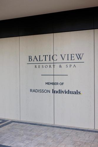 a wall with a sign that reads bathide view resort and spa at Luksusowy apartament Infinity Chill Baltic Spa in Międzyzdroje