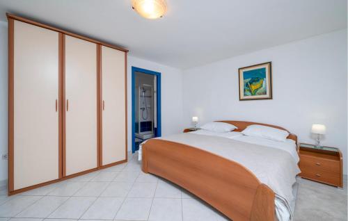 1 Bedroom Stunning Apartment In Rabac