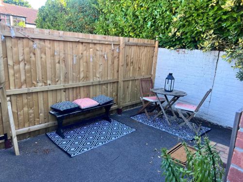 a patio with a table and chairs and a fence at Cosy one bed central Fareham in Fareham