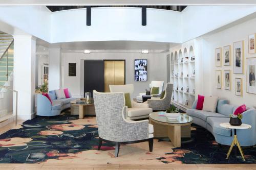 Χώρος καθιστικού στο The Olive Ann Hotel, Grand Forks, a Tribute Portfolio Hotel