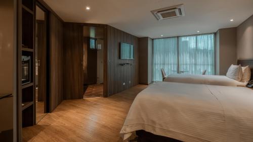 Postel nebo postele na pokoji v ubytování Binn Hotel