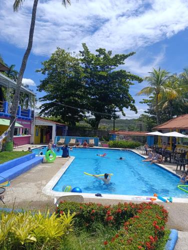 a person swimming in a large swimming pool at Hotel Palma Paraíso in Melgar