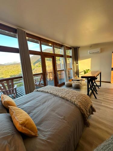 Una cama o camas en una habitación de Cascadas