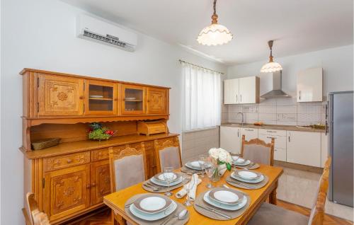 Cozy Apartment In Malinska With Wifi