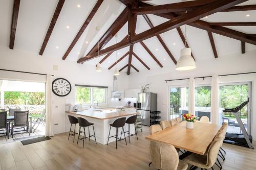 Luxury villa near Šibenik with heated pool, jacuzzi & sauna