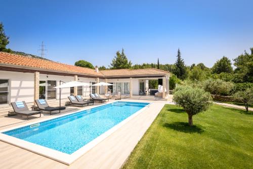 Villa Stella - heated pool, jacuzzi & sauna