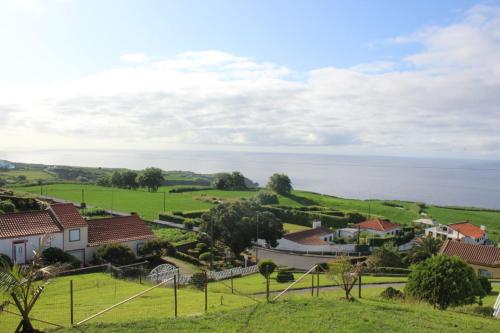 a house on a hill with the ocean in the background at Vista Horizonte in Salga