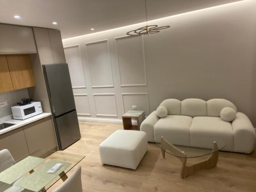 Kuchyň nebo kuchyňský kout v ubytování Brand New Sea View Free Parking - Blue Breeze Apartment