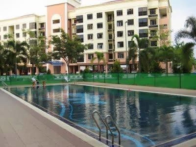 Πισίνα στο ή κοντά στο Sunny Grove 3 ROOMS by EZYHOME MELAKA