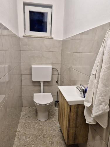 Apartments with parking space Novi Vinodolski - 2423