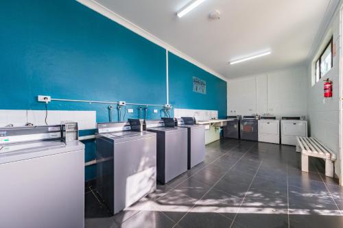 a large room with several washing machines and a bench at Tamworth Holiday Park in Tamworth