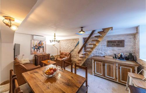 Luxurious Home In Okrug Gornji