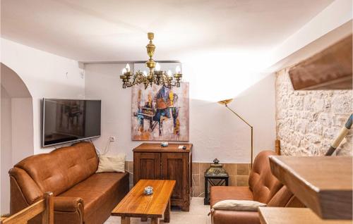 Luxurious Home In Okrug Gornji