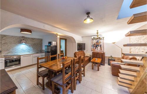 Luxurious Home In Okrug Gornji