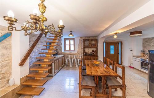Luxurious Home In Okrug Gornji
