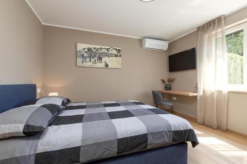 Apartments by the sea Porec - 24666