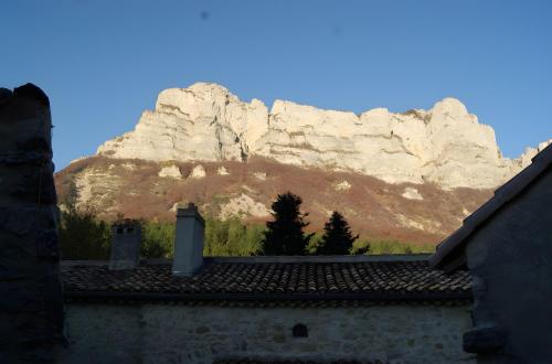 Vista general de una montaña o vista desde la casa o chalet 