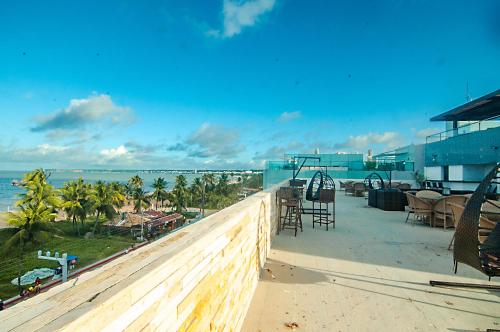a view of the beach from the balcony of a resort at Flat de frente à praia in João Pessoa