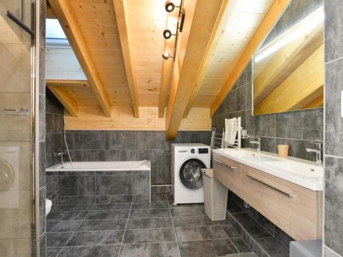 Phòng tắm tại Chalet in French Alps near Lake Geneva