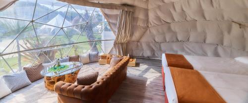 Posezení v ubytování Water front Villa OASIS-OARAI