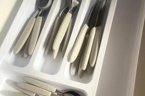 a drawer full of utensils in a refrigerator at casa apto inteiro 4 camas 8 km aeroporto Guarulhos in Guarulhos