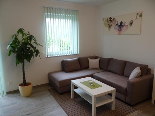 a living room with a couch and a table at Ferienwohnung Albel in Velden am Wörthersee