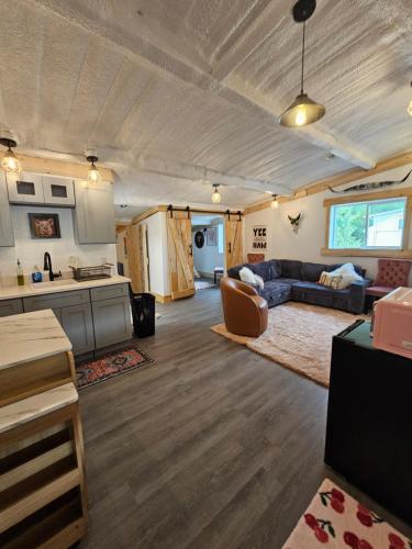 Gallery image of The Pink Hayloft in Nephi