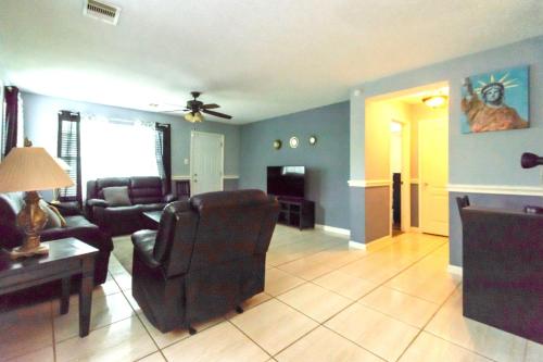 a living room with a couch and a chair at Lux Comfy Home Mins To NW Med Hospital Airport! in Houston