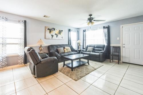 a living room with two chairs and a couch and a table at Lux Comfy Home Mins To NW Med Hospital Airport! in Houston