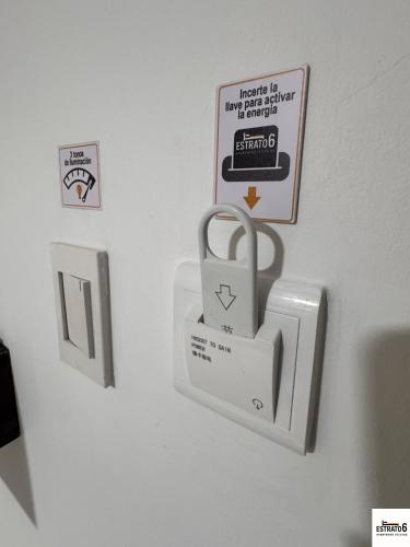 a white door with a lock on a wall at Estrato6 Apart Studios in Villanueva