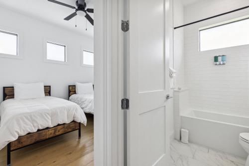 Bilik mandi di 119 Ocean Estates Dr