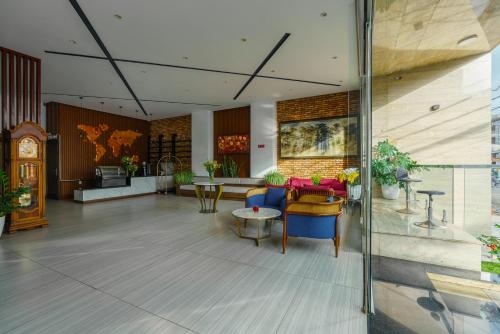 a lobby with a table and chairs and a clock at Celine Express - Q Dalat Hotel in Da Lat