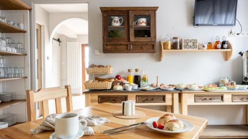 a kitchen with a table with a plate of food on it at Panorama Premium in Kościelisko