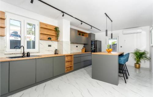 Awesome Home In Baska