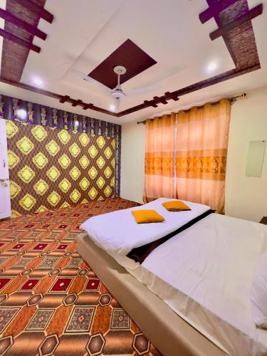 a bedroom with a bed in a room at BOJOL Guesthouse Bilamick in Rondu