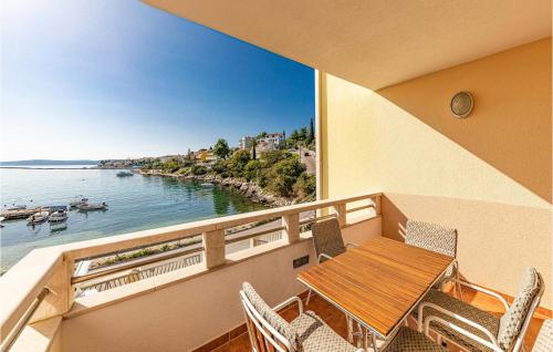 2 Bedroom Stunning Apartment In Okrug Gornji