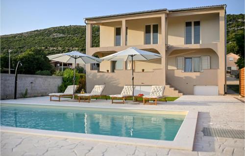 Amazing Home In Pakostane