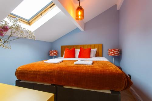 Postel nebo postele na pokoji v ubytování Comfy and Bright 1 Bedroom Self-Catering Flat