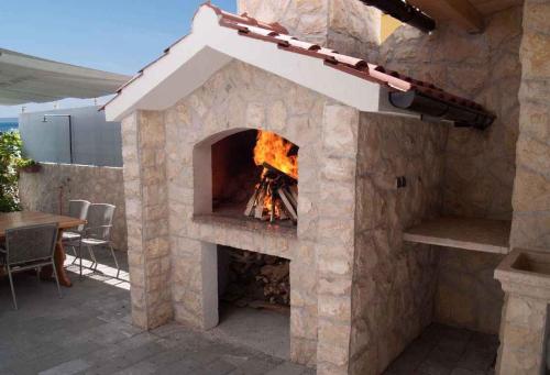 Apartment in Okrug Gornji with 1