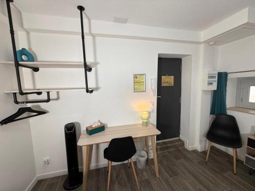 Fotografie z fotogalerie ubytování L'endormi - Centre ville - WIFI et NETFLIX v destinaci Clermont-Ferrand